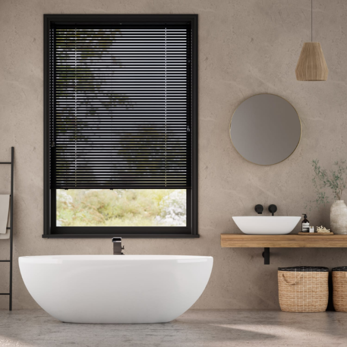 Veneciana AluMadera Perforadas | Durabilidad | VenetiansBlinds.com