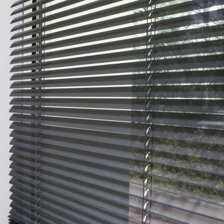 Veneciana AluMadera Perforadas | Durabilidad | VenetiansBlinds.com