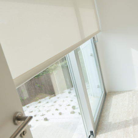 Estores Enrollables Screen Blanco | A Medida | VenetiansBlinds.com
